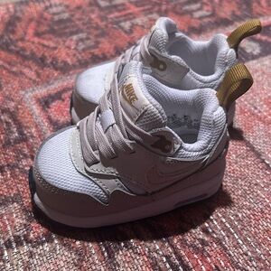 Baby Nike Air Max 1 size baby 3M in white/light orewood/bronzine
